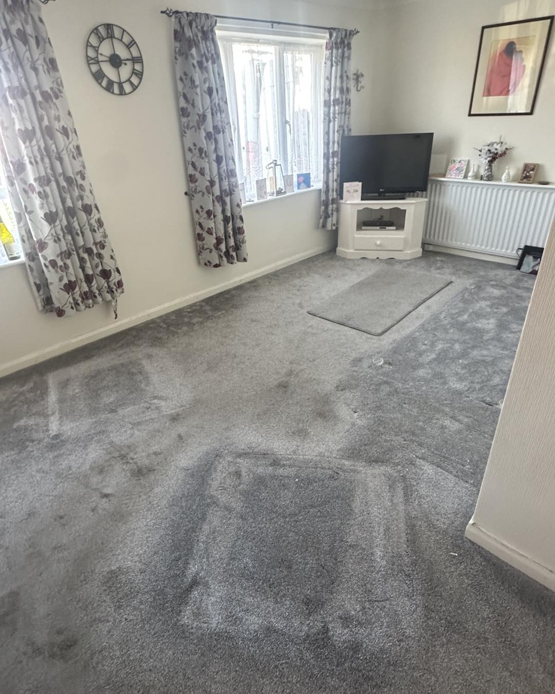 Living room cleared after sofa collection by Mukin